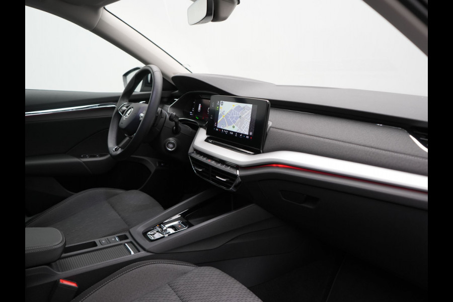 Škoda Octavia Combi 1.4 TSI iV Business Edition Plus PHEV 204pk Dealer O.H. | Trekhaak Afn. | Panodak | Head Up | Adaptive Cruise | Sfeerverlichting | Sportstoelen Memory & Verwarmd | Keyless | Blis | Crystal LED | Navigatie | DAB | Plug In Hybrid |