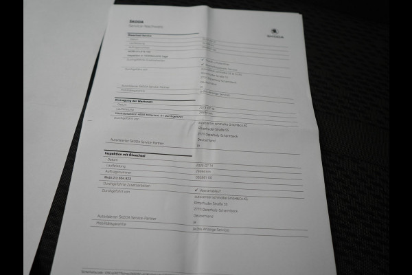 Škoda Octavia Combi 1.4 TSI iV Business Edition Plus PHEV 204pk Dealer O.H. | Trekhaak Afn. | Panodak | Head Up | Adaptive Cruise | Sfeerverlichting | Sportstoelen Memory & Verwarmd | Keyless | Blis | Crystal LED | Navigatie | DAB | Plug In Hybrid |