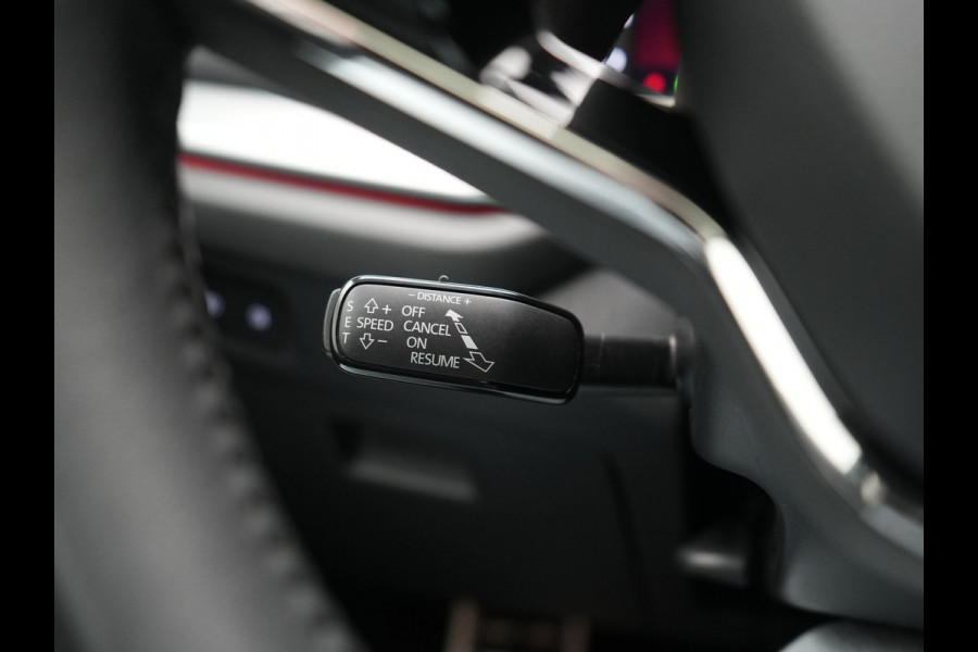 Škoda Octavia Combi 1.4 TSI iV Business Edition Plus PHEV 204pk Dealer O.H. | Trekhaak Afn. | Panodak | Head Up | Adaptive Cruise | Sfeerverlichting | Sportstoelen Memory & Verwarmd | Keyless | Blis | Crystal LED | Navigatie | DAB | Plug In Hybrid |