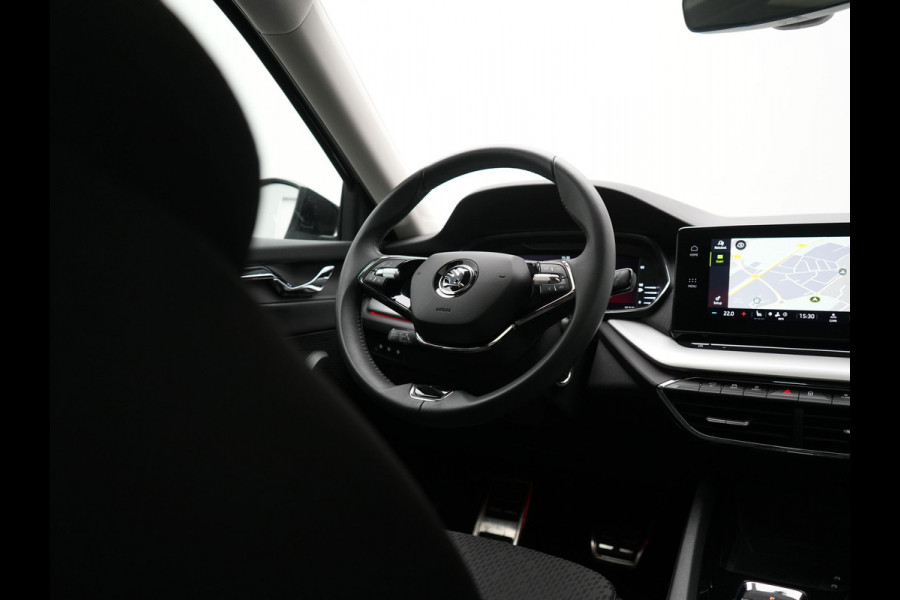 Škoda Octavia Combi 1.4 TSI iV Business Edition Plus PHEV 204pk Dealer O.H. | Trekhaak Afn. | Panodak | Head Up | Adaptive Cruise | Sfeerverlichting | Sportstoelen Memory & Verwarmd | Keyless | Blis | Crystal LED | Navigatie | DAB | Plug In Hybrid |