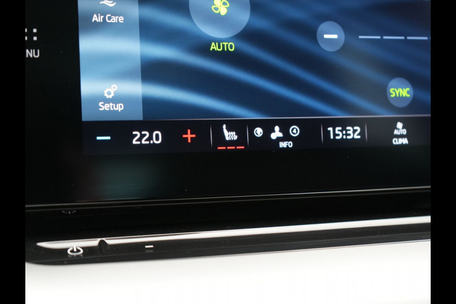 Škoda Octavia Combi 1.4 TSI iV Business Edition Plus PHEV 204pk Dealer O.H. | Trekhaak Afn. | Panodak | Head Up | Adaptive Cruise | Sfeerverlichting | Sportstoelen Memory & Verwarmd | Keyless | Blis | Crystal LED | Navigatie | DAB | Plug In Hybrid |