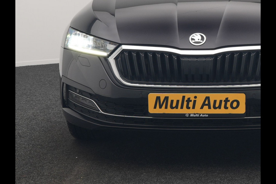 Škoda Octavia Combi 1.4 TSI iV Business Edition Plus PHEV 204pk Dealer O.H. | Trekhaak Afn. | Panodak | Head Up | Adaptive Cruise | Sfeerverlichting | Sportstoelen Memory & Verwarmd | Keyless | Blis | Crystal LED | Navigatie | DAB | Plug In Hybrid |