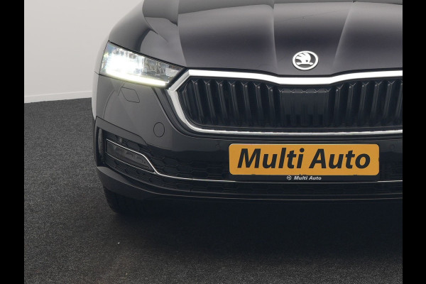 Škoda Octavia Combi 1.4 TSI iV Business Edition Plus PHEV 204pk Dealer O.H. | Trekhaak Afn. | Panodak | Head Up | Adaptive Cruise | Sfeerverlichting | Sportstoelen Memory & Verwarmd | Keyless | Blis | Crystal LED | Navigatie | DAB | Plug In Hybrid |