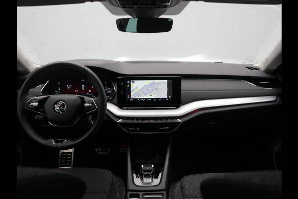 Škoda Octavia Combi 1.4 TSI iV Business Edition Plus PHEV 204pk Dealer O.H. | Trekhaak Afn. | Panodak | Head Up | Adaptive Cruise | Sfeerverlichting | Sportstoelen Memory & Verwarmd | Keyless | Blis | Crystal LED | Navigatie | DAB | Plug In Hybrid |
