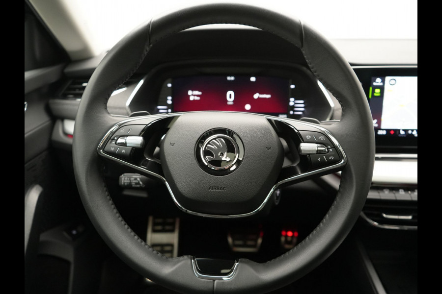 Škoda Octavia Combi 1.4 TSI iV Business Edition Plus PHEV 204pk Dealer O.H. | Trekhaak Afn. | Panodak | Head Up | Adaptive Cruise | Sfeerverlichting | Sportstoelen Memory & Verwarmd | Keyless | Blis | Crystal LED | Navigatie | DAB | Plug In Hybrid |