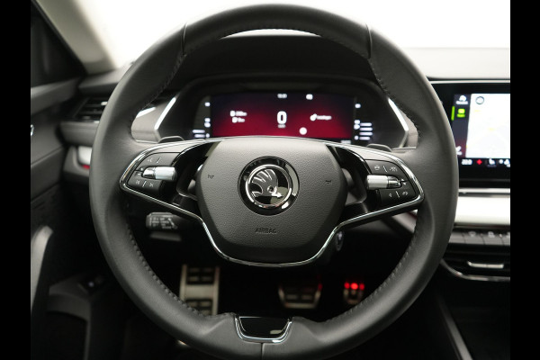 Škoda Octavia Combi 1.4 TSI iV Business Edition Plus PHEV 204pk Dealer O.H. | Trekhaak Afn. | Panodak | Head Up | Adaptive Cruise | Sfeerverlichting | Sportstoelen Memory & Verwarmd | Keyless | Blis | Crystal LED | Navigatie | DAB | Plug In Hybrid |