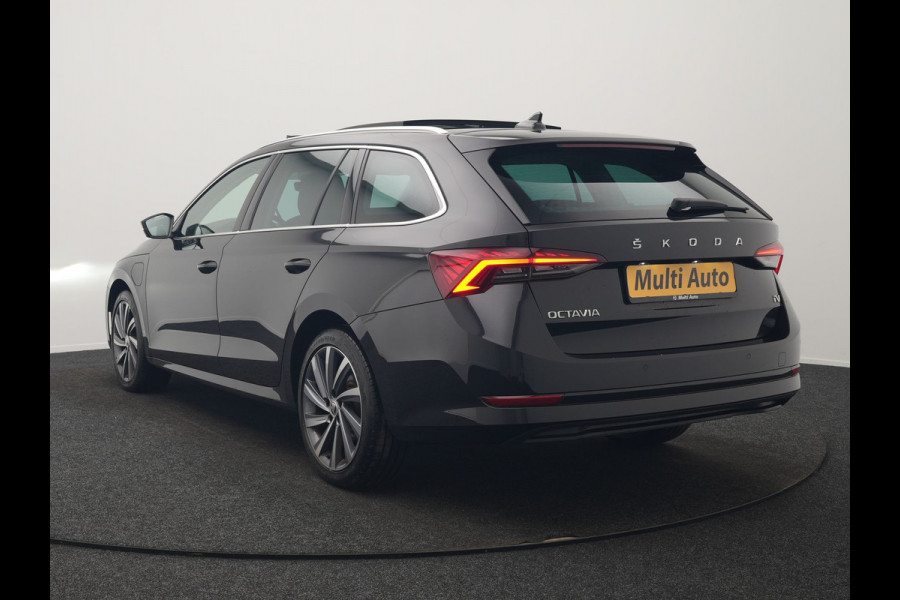 Škoda Octavia Combi 1.4 TSI iV Business Edition Plus PHEV 204pk Dealer O.H. | Trekhaak Afn. | Panodak | Head Up | Adaptive Cruise | Sfeerverlichting | Sportstoelen Memory & Verwarmd | Keyless | Blis | Crystal LED | Navigatie | DAB | Plug In Hybrid |