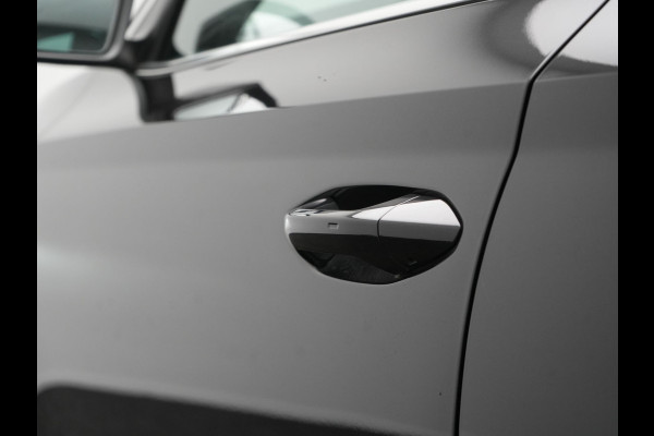 Škoda Octavia Combi 1.4 TSI iV Business Edition Plus PHEV 204pk Dealer O.H. | Trekhaak Afn. | Panodak | Head Up | Adaptive Cruise | Sfeerverlichting | Sportstoelen Memory & Verwarmd | Keyless | Blis | Crystal LED | Navigatie | DAB | Plug In Hybrid |