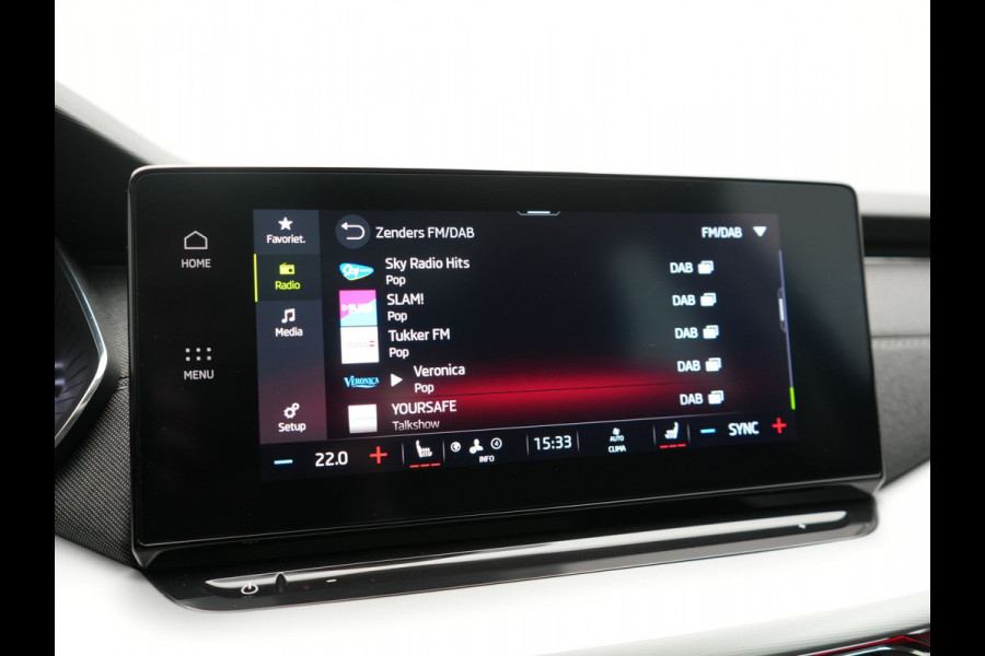 Škoda Octavia Combi 1.4 TSI iV Business Edition Plus PHEV 204pk Dealer O.H. | Trekhaak Afn. | Panodak | Head Up | Adaptive Cruise | Sfeerverlichting | Sportstoelen Memory & Verwarmd | Keyless | Blis | Crystal LED | Navigatie | DAB | Plug In Hybrid |