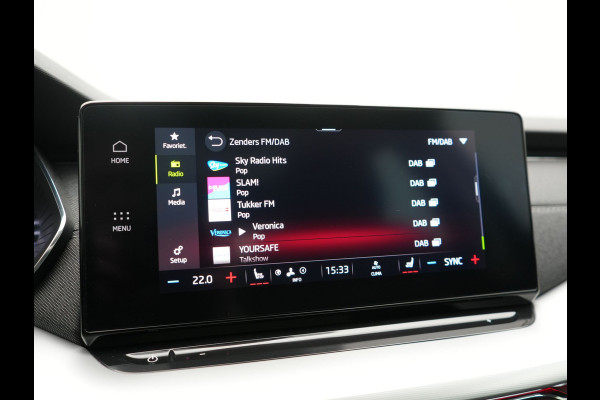 Škoda Octavia Combi 1.4 TSI iV Business Edition Plus PHEV 204pk Dealer O.H. | Trekhaak Afn. | Panodak | Head Up | Adaptive Cruise | Sfeerverlichting | Sportstoelen Memory & Verwarmd | Keyless | Blis | Crystal LED | Navigatie | DAB | Plug In Hybrid |