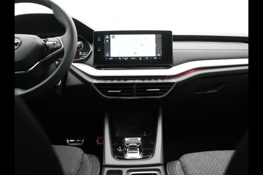 Škoda Octavia Combi 1.4 TSI iV Business Edition Plus PHEV 204pk Dealer O.H. | Trekhaak Afn. | Panodak | Head Up | Adaptive Cruise | Sfeerverlichting | Sportstoelen Memory & Verwarmd | Keyless | Blis | Crystal LED | Navigatie | DAB | Plug In Hybrid |