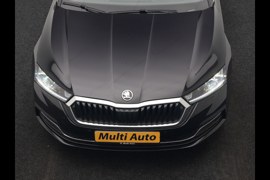 Škoda Octavia Combi 1.4 TSI iV Business Edition Plus PHEV 204pk Dealer O.H. | Trekhaak Afn. | Panodak | Head Up | Adaptive Cruise | Sfeerverlichting | Sportstoelen Memory & Verwarmd | Keyless | Blis | Crystal LED | Navigatie | DAB | Plug In Hybrid |