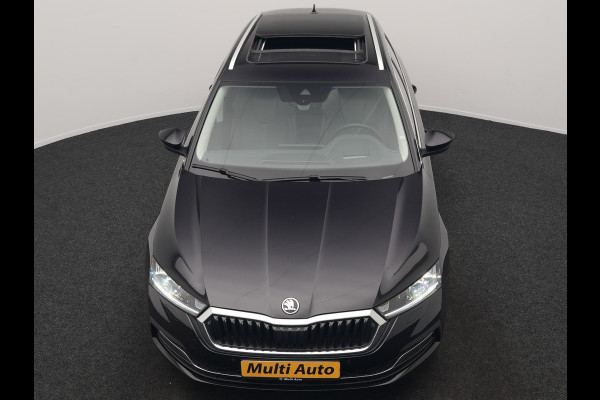 Škoda Octavia Combi 1.4 TSI iV Business Edition Plus PHEV 204pk Dealer O.H. | Trekhaak Afn. | Panodak | Head Up | Adaptive Cruise | Sfeerverlichting | Sportstoelen Memory & Verwarmd | Keyless | Blis | Crystal LED | Navigatie | DAB | Plug In Hybrid |