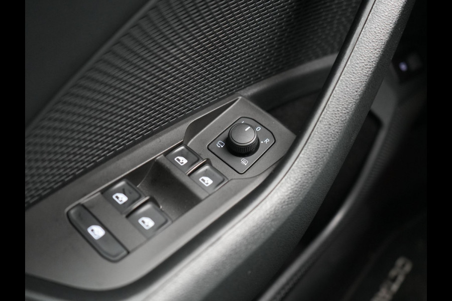 Škoda Octavia Combi 1.4 TSI iV Business Edition Plus PHEV 204pk Dealer O.H. | Trekhaak Afn. | Panodak | Head Up | Adaptive Cruise | Sfeerverlichting | Sportstoelen Memory & Verwarmd | Keyless | Blis | Crystal LED | Navigatie | DAB | Plug In Hybrid |