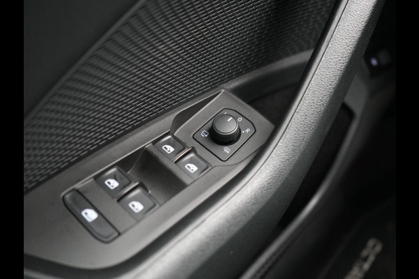 Škoda Octavia Combi 1.4 TSI iV Business Edition Plus PHEV 204pk Dealer O.H. | Trekhaak Afn. | Panodak | Head Up | Adaptive Cruise | Sfeerverlichting | Sportstoelen Memory & Verwarmd | Keyless | Blis | Crystal LED | Navigatie | DAB | Plug In Hybrid |