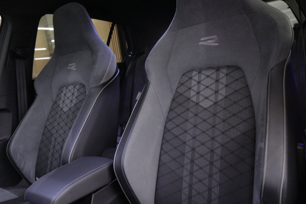 Volkswagen Golf 1.5 eTSI R-Line Business PANO/CAM/CARPLAY/IQ/ACC/DCC/VOL