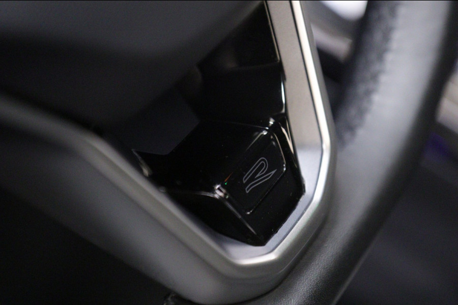 Volkswagen Golf 1.5 eTSI R-Line Business PANO/CAM/CARPLAY/IQ/ACC/DCC/VOL