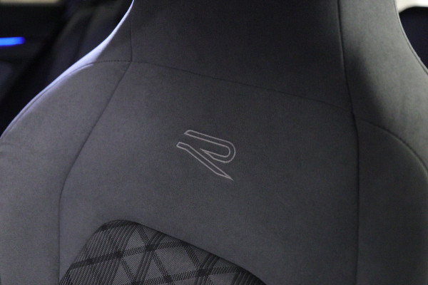 Volkswagen Golf 1.5 eTSI R-Line Business PANO/CAM/CARPLAY/IQ/ACC/DCC/VOL