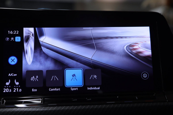 Volkswagen Golf 1.5 eTSI R-Line Business PANO/CAM/CARPLAY/IQ/ACC/DCC/VOL