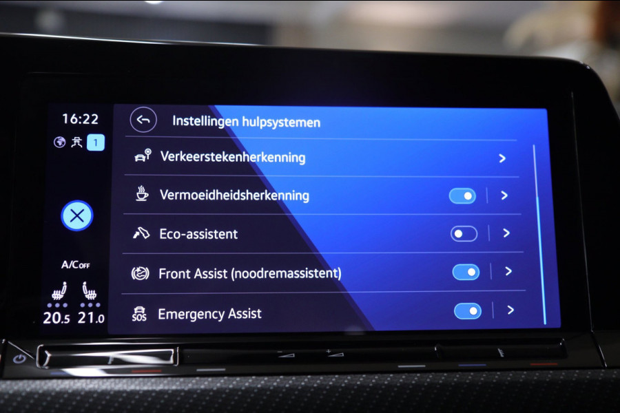 Volkswagen Golf 1.5 eTSI R-Line Business PANO/CAM/CARPLAY/IQ/ACC/DCC/VOL