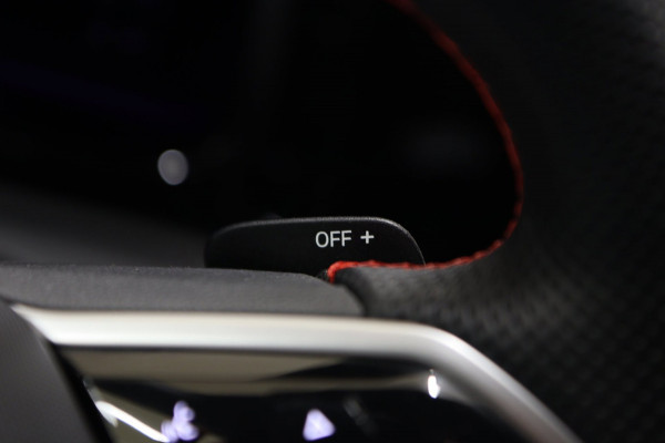 Volkswagen Golf 1.5 eTSI R-Line Business PANO/CAM/CARPLAY/IQ/ACC/DCC/VOL