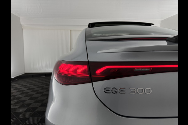Mercedes-Benz EQE 300 Luxury Line 89 kWh [ 3-Fase ] (INCL.BTW) Aut. *PANO | FULL-LED | ADAPTIVE-CRUISE | MEMORY-PACK | TOP-VIEW | WIDE-SCREEN-DIGI-COCKPIT | NAVI-FULLMAP | DAB | COMFORT-SEATS | ECC | SHIFT-PADDLES | CAMERA | PDC | PRIVACY-GLAS