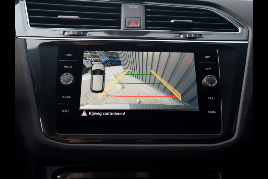 Volkswagen Tiguan 1.5 TSI R-Line Business | Trekhaak wegkl. | Keyless | 20'' | Elk. A-klep | Side Assist | IQ Light | Prijs Rijklaar!!