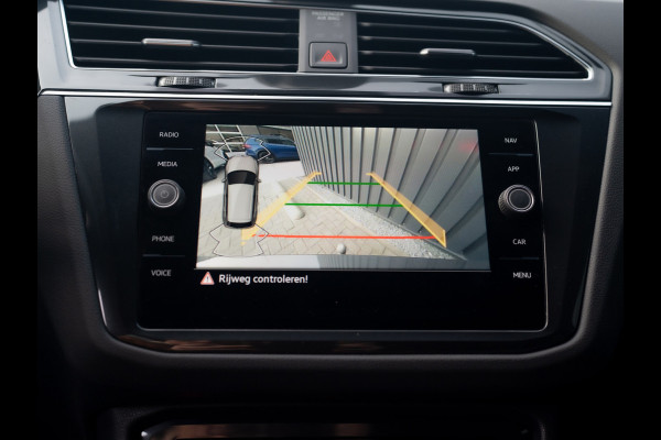 Volkswagen Tiguan 1.5 TSI R-Line Business | Trekhaak wegkl. | Keyless | 20'' | Elk. A-klep | Side Assist | IQ Light | Prijs Rijklaar!!