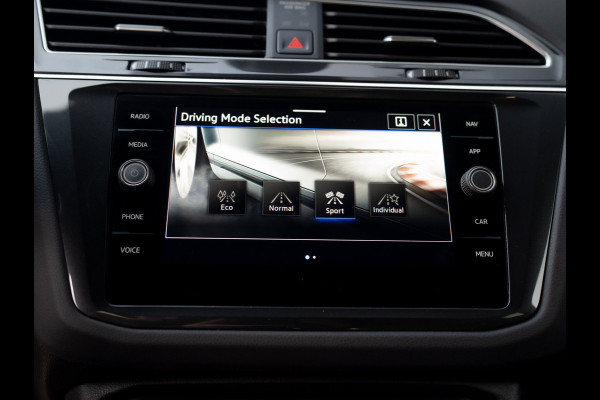 Volkswagen Tiguan 1.5 TSI R-Line Business | Trekhaak wegkl. | Keyless | 20'' | Elk. A-klep | Side Assist | IQ Light | Prijs Rijklaar!!