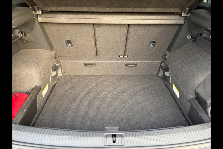Volkswagen Tiguan 1.5 TSI R-Line Business | Trekhaak wegkl. | Keyless | 20'' | Elk. A-klep | Side Assist | IQ Light | Prijs Rijklaar!!