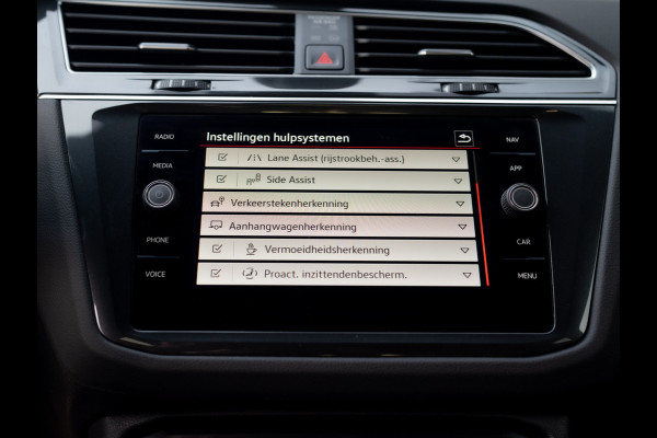 Volkswagen Tiguan 1.5 TSI R-Line Business | Trekhaak wegkl. | Keyless | 20'' | Elk. A-klep | Side Assist | IQ Light | Prijs Rijklaar!!