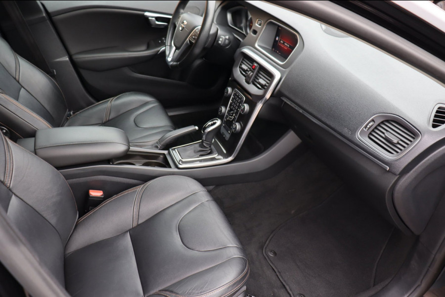 Volvo V40 Cross Country 1.5 T3 Polar+ Luxury org.NL pano-dak trekhaak Harman/Kardon leer+vw