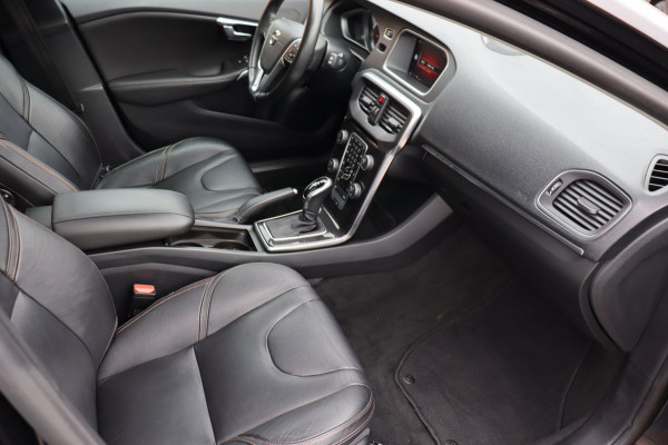 Volvo V40 Cross Country 1.5 T3 Polar+ Luxury org.NL pano-dak trekhaak Harman/Kardon leer+vw