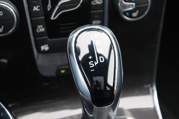 Volvo V40 Cross Country 1.5 T3 Polar+ Luxury org.NL pano-dak trekhaak Harman/Kardon leer+vw