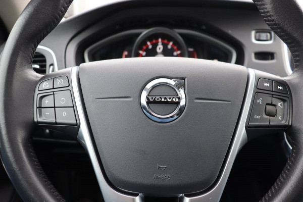 Volvo V40 Cross Country 1.5 T3 Polar+ Luxury org.NL pano-dak trekhaak Harman/Kardon leer+vw