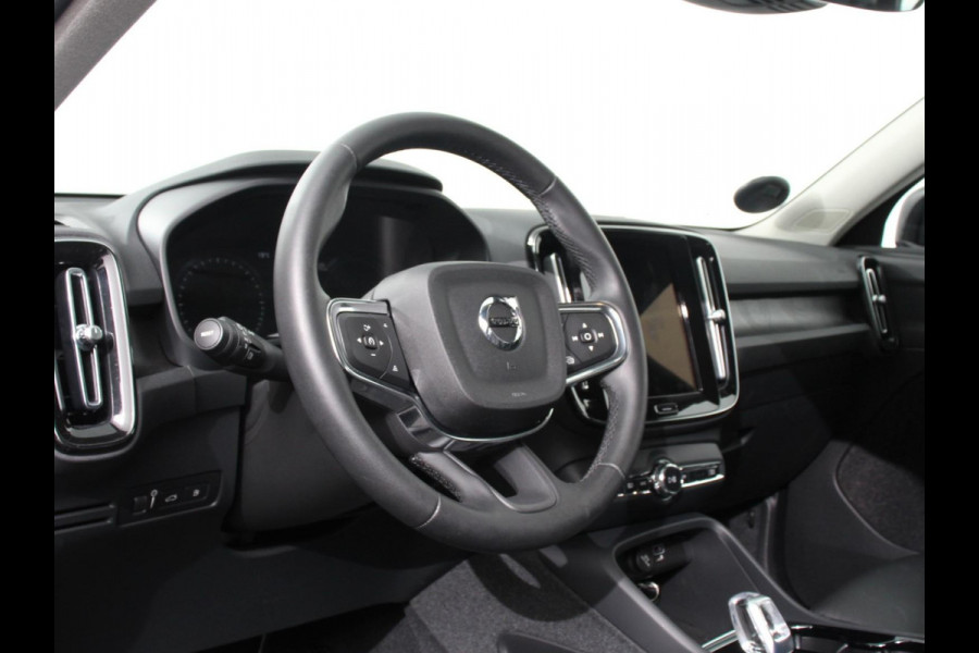 Volvo XC40 1.5 T4 Plug-in hybrid Plus Bright Climate control Adaptieve cruise control Parkeersensoren Achteruitrijdcamera 360* Keyless LED Navigatie Verwarmde voorstoelen Apple Carplay/ Android Auto
