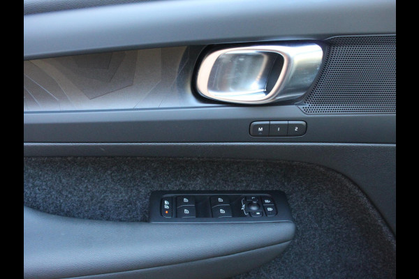 Volvo XC40 1.5 T4 Plug-in hybrid Plus Bright Climate control Adaptieve cruise control Parkeersensoren Achteruitrijdcamera 360* Keyless LED Navigatie Verwarmde voorstoelen Apple Carplay/ Android Auto
