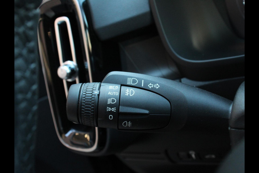Volvo XC40 1.5 T4 Plug-in hybrid Plus Bright Climate control Adaptieve cruise control Parkeersensoren Achteruitrijdcamera 360* Keyless LED Navigatie Verwarmde voorstoelen Apple Carplay/ Android Auto