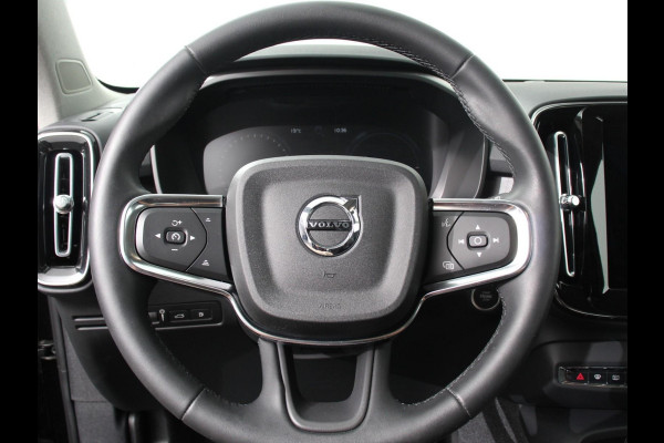 Volvo XC40 1.5 T4 Plug-in hybrid Plus Bright Climate control Adaptieve cruise control Parkeersensoren Achteruitrijdcamera 360* Keyless LED Navigatie Verwarmde voorstoelen Apple Carplay/ Android Auto