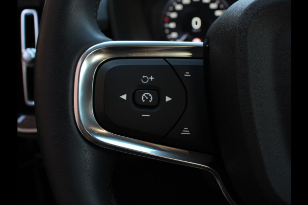 Volvo XC40 1.5 T4 Plug-in hybrid Plus Bright Climate control Adaptieve cruise control Parkeersensoren Achteruitrijdcamera 360* Keyless LED Navigatie Verwarmde voorstoelen Apple Carplay/ Android Auto