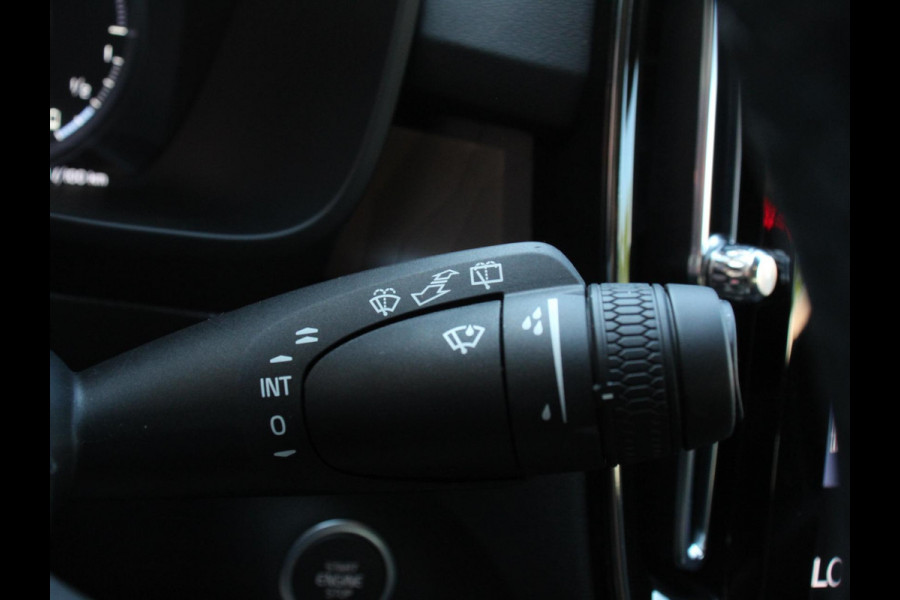 Volvo XC40 1.5 T4 Plug-in hybrid Plus Bright Climate control Adaptieve cruise control Parkeersensoren Achteruitrijdcamera 360* Keyless LED Navigatie Verwarmde voorstoelen Apple Carplay/ Android Auto