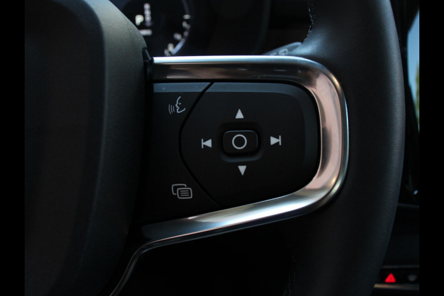 Volvo XC40 1.5 T4 Plug-in hybrid Plus Bright Climate control Adaptieve cruise control Parkeersensoren Achteruitrijdcamera 360* Keyless LED Navigatie Verwarmde voorstoelen Apple Carplay/ Android Auto