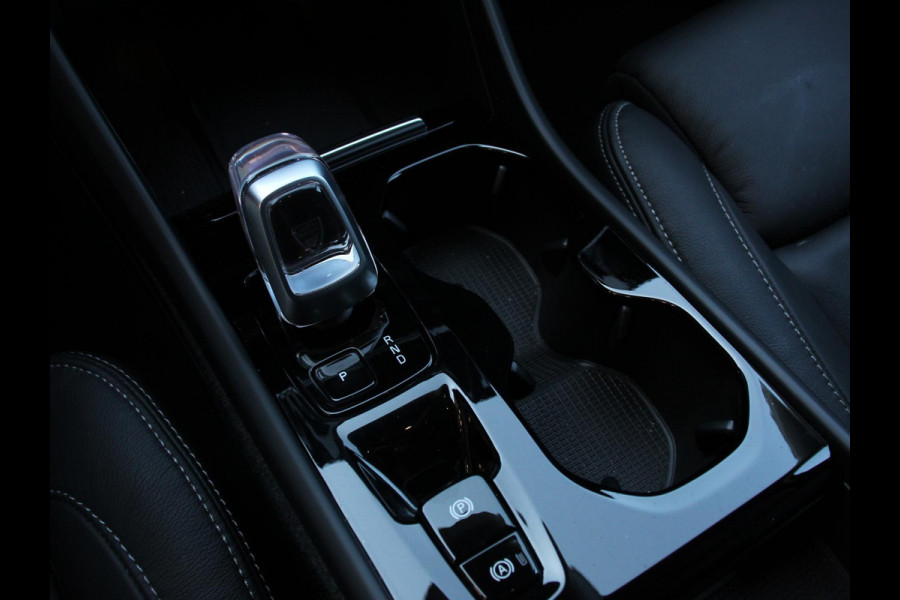 Volvo XC40 1.5 T4 Plug-in hybrid Plus Bright Climate control Adaptieve cruise control Parkeersensoren Achteruitrijdcamera 360* Keyless LED Navigatie Verwarmde voorstoelen Apple Carplay/ Android Auto