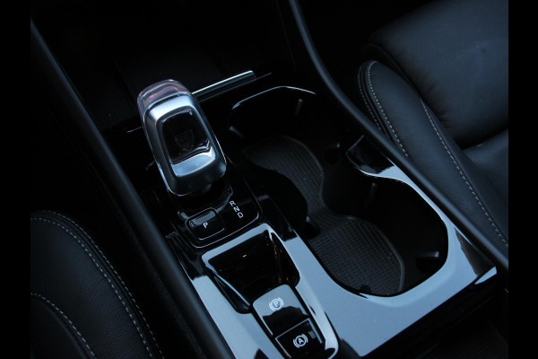 Volvo XC40 1.5 T4 Plug-in hybrid Plus Bright Climate control Adaptieve cruise control Parkeersensoren Achteruitrijdcamera 360* Keyless LED Navigatie Verwarmde voorstoelen Apple Carplay/ Android Auto