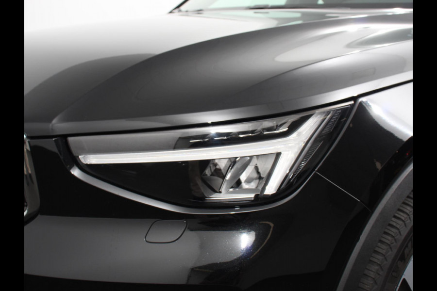 Volvo XC40 1.5 T4 Plug-in hybrid Plus Bright Climate control Adaptieve cruise control Parkeersensoren Achteruitrijdcamera 360* Keyless LED Navigatie Verwarmde voorstoelen Apple Carplay/ Android Auto