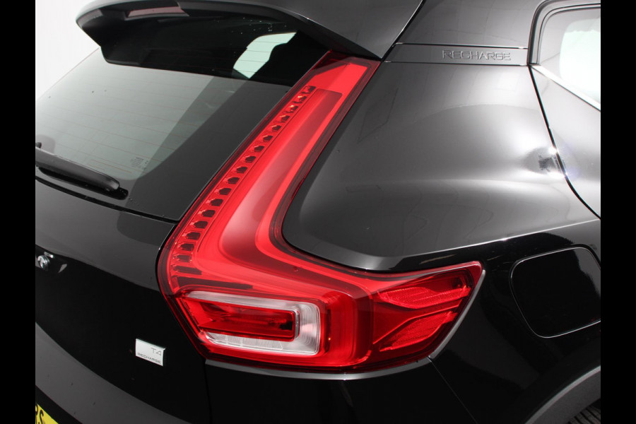 Volvo XC40 1.5 T4 Plug-in hybrid Plus Bright Climate control Adaptieve cruise control Parkeersensoren Achteruitrijdcamera 360* Keyless LED Navigatie Verwarmde voorstoelen Apple Carplay/ Android Auto