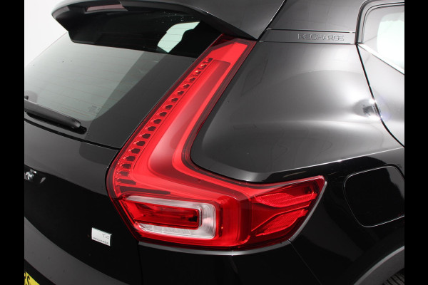 Volvo XC40 1.5 T4 Plug-in hybrid Plus Bright Climate control Adaptieve cruise control Parkeersensoren Achteruitrijdcamera 360* Keyless LED Navigatie Verwarmde voorstoelen Apple Carplay/ Android Auto