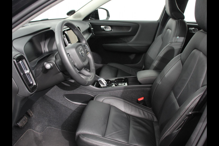 Volvo XC40 1.5 T4 Plug-in hybrid Plus Bright Climate control Adaptieve cruise control Parkeersensoren Achteruitrijdcamera 360* Keyless LED Navigatie Verwarmde voorstoelen Apple Carplay/ Android Auto