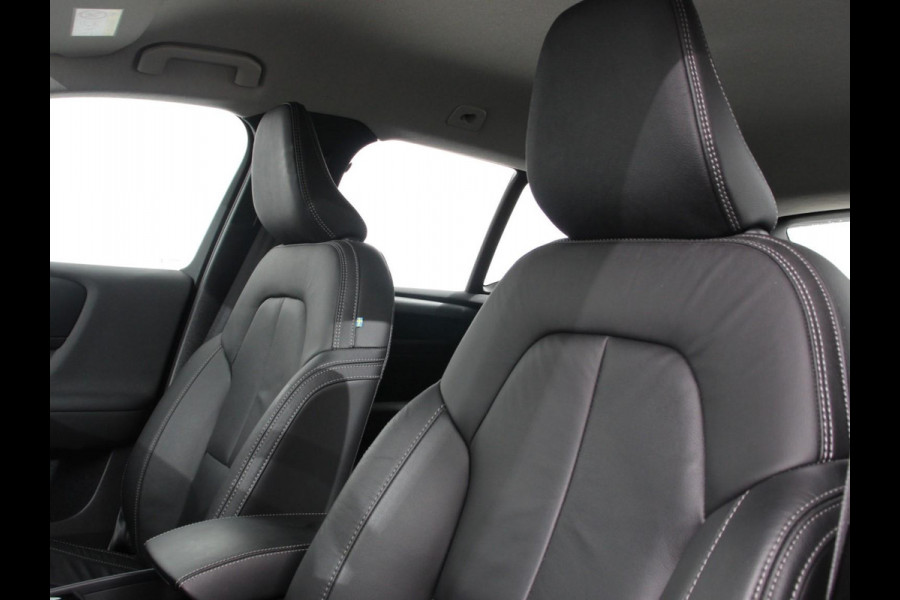 Volvo XC40 1.5 T4 Plug-in hybrid Plus Bright Climate control Adaptieve cruise control Parkeersensoren Achteruitrijdcamera 360* Keyless LED Navigatie Verwarmde voorstoelen Apple Carplay/ Android Auto