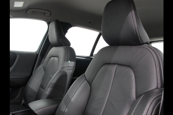 Volvo XC40 1.5 T4 Plug-in hybrid Plus Bright Climate control Adaptieve cruise control Parkeersensoren Achteruitrijdcamera 360* Keyless LED Navigatie Verwarmde voorstoelen Apple Carplay/ Android Auto